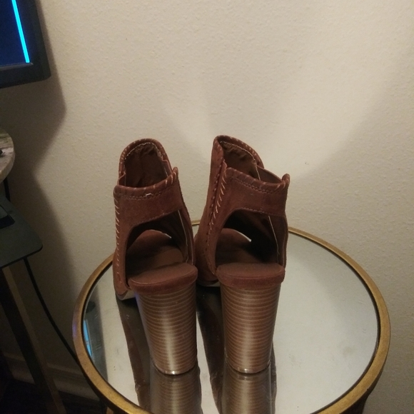 Faux suede booties - Picture 2 of 6